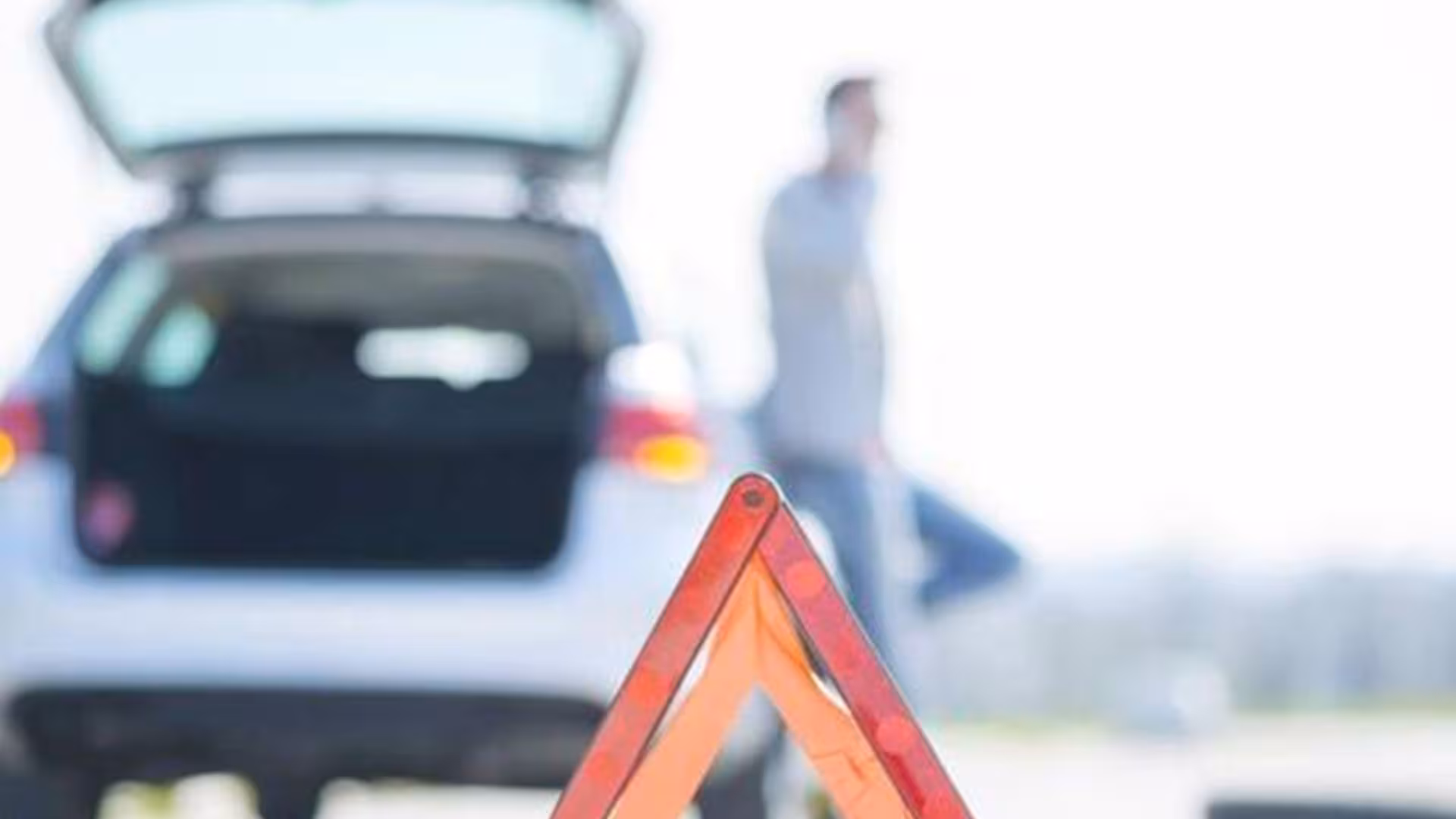 5 Roadside Emergency Services Worth Having on Speed Dial (And What They Cost)